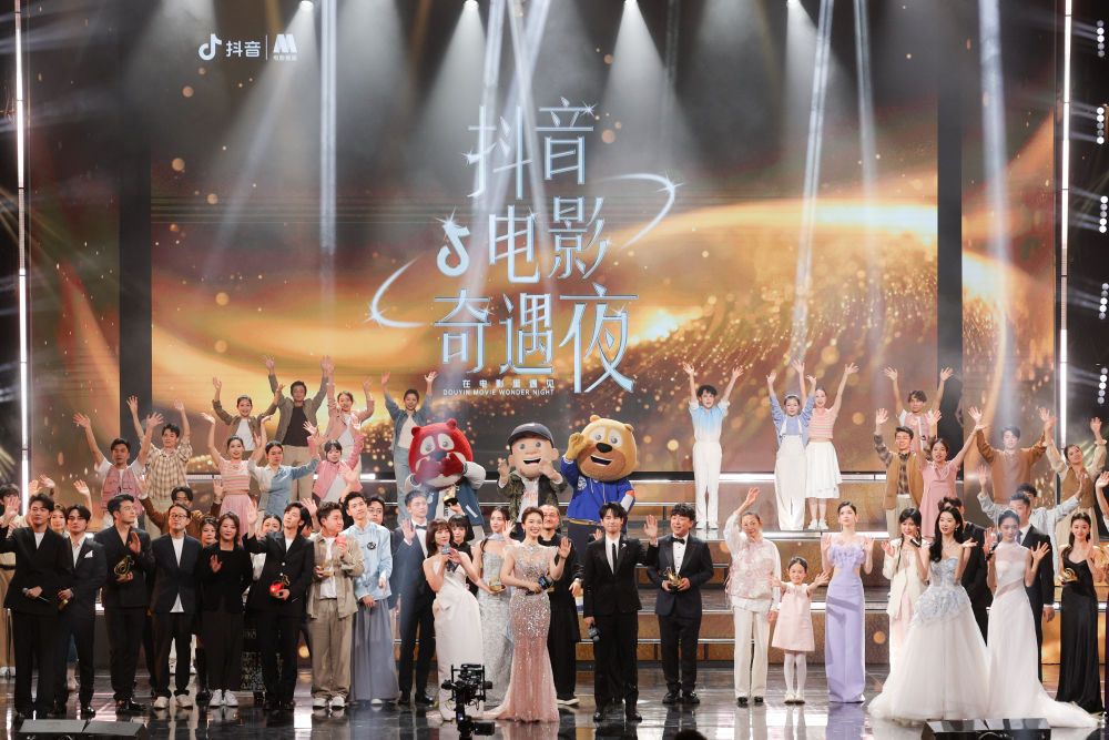 “泼天的流量来了，我们更要沉淀”——越剧电影《新龙门客栈》亮相上影节“奇遇夜”