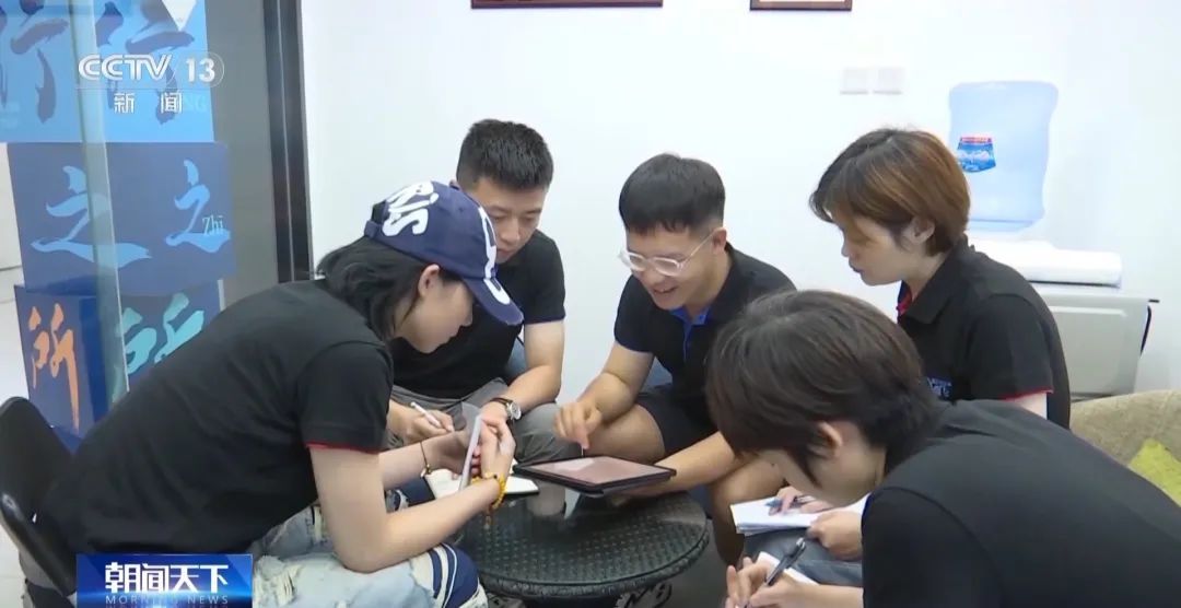 景区“长”满外国人！中国“City Walk”走起