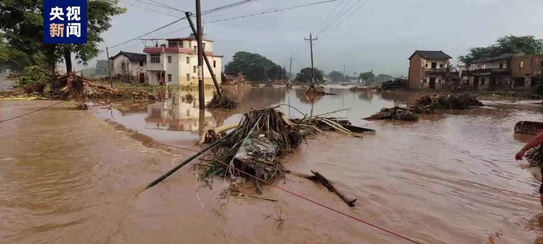 一水库大坝漫顶！暴雨、洪水预警！专家解读南方暴雨成因→