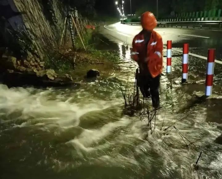 一地紧急通知：停课！28地山洪预警，浙江暴雨范围再扩大，红色预警持续