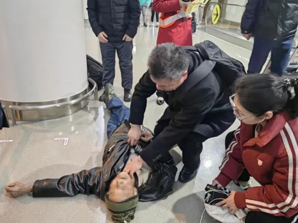 救人还是上课？他们选择优先救人，为学生上了最好的一课