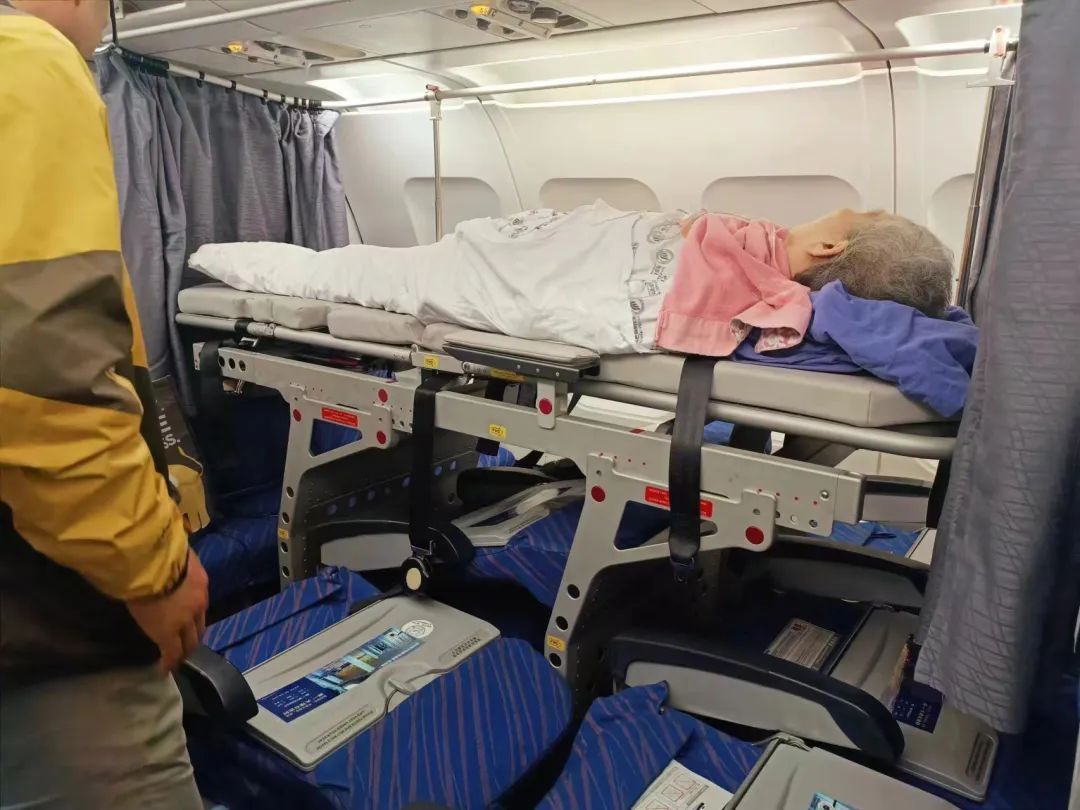 争分夺秒！旅客突发脑出血处于植物人状态，哈尔滨机场14分钟完成紧急救援！