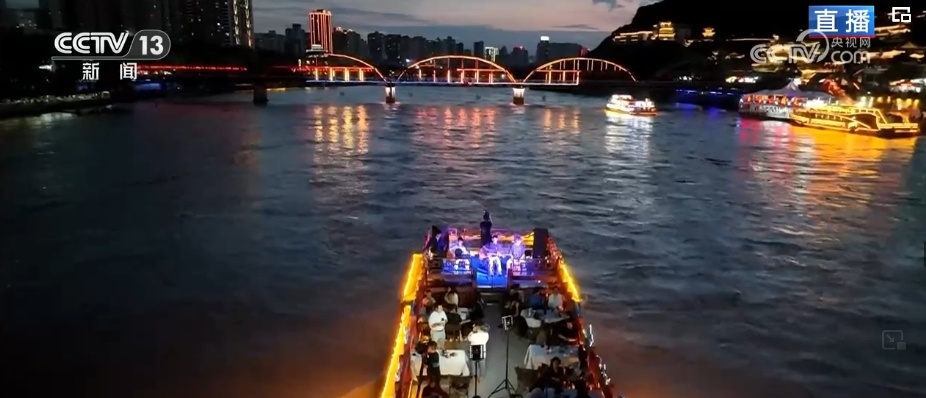 光影交织点亮多元业态“夜经济” 中国经济增长新“引擎”动力十足