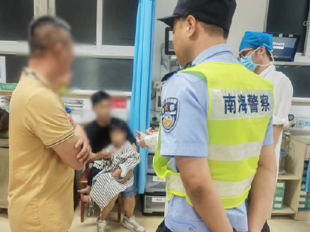 3岁娃玩剪刀剪断手指警车开道送医 由于手术及时，孩子的手指保住了！