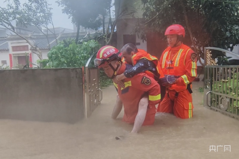 一水库大坝漫顶！暴雨、洪水预警！专家解读南方暴雨成因→