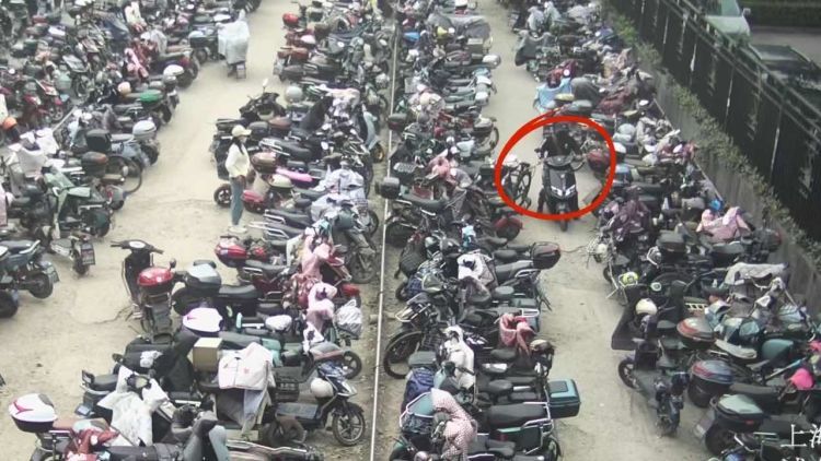 违规改装的电动自行车被盗，民警抓获偷车贼后把改装店也查了