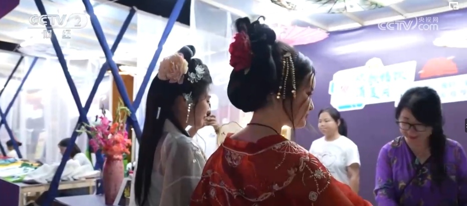 光影交织点亮多元业态“夜经济” 中国经济增长新“引擎”动力十足