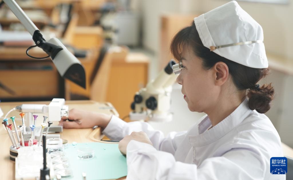 高质量发展调研行丨辽宁丹东：手腕上的“智造”与创新