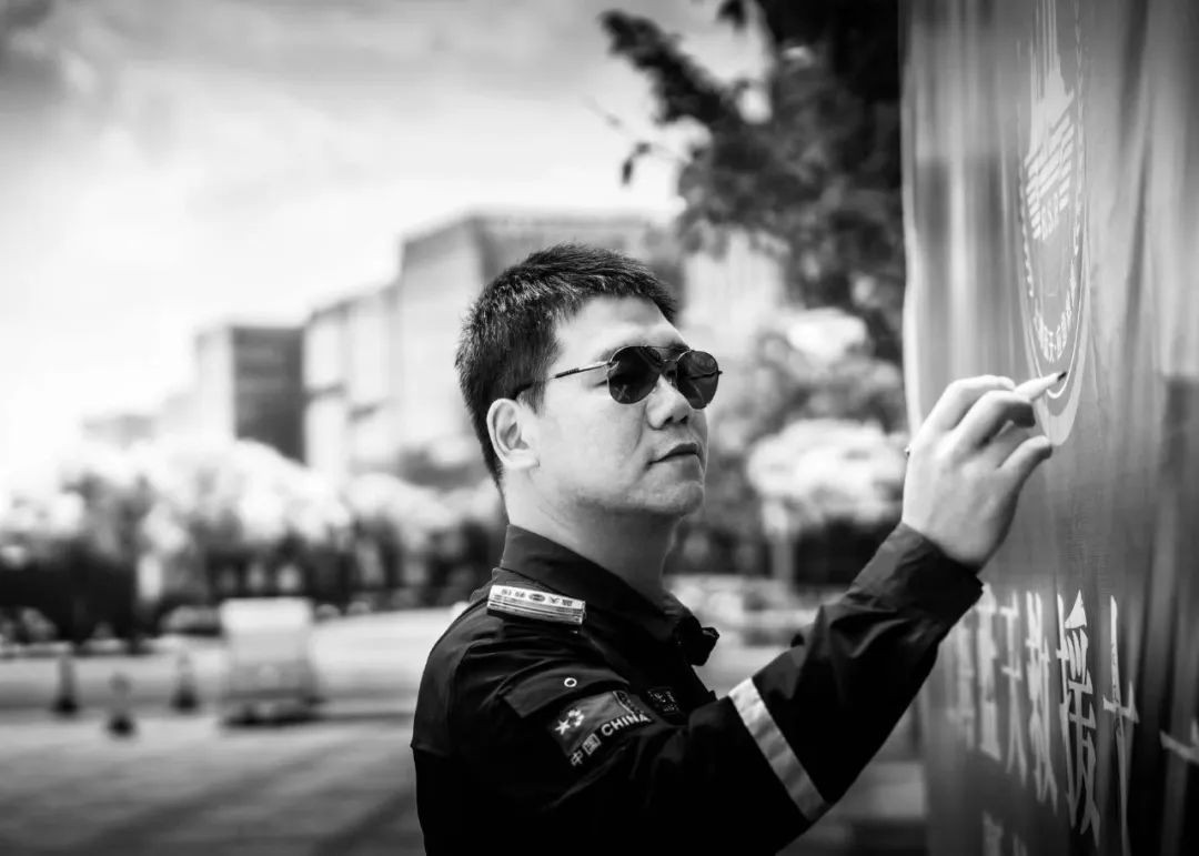 痛惜！年仅35岁！上海这位"老鬼班长"走了...