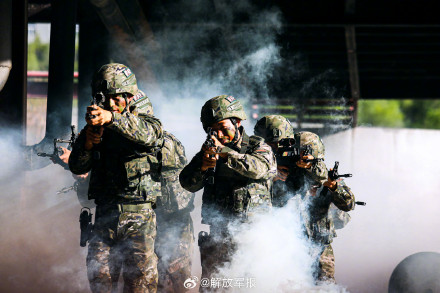 高燃！直击武警特战队员多课目训练现场