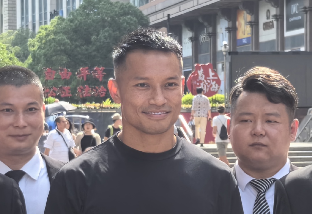 他来上海了!网友沸腾!此前有人疯狂"隔空打钱"… 他来上海了!网友沸腾!此前有人疯狂"隔空打钱"…