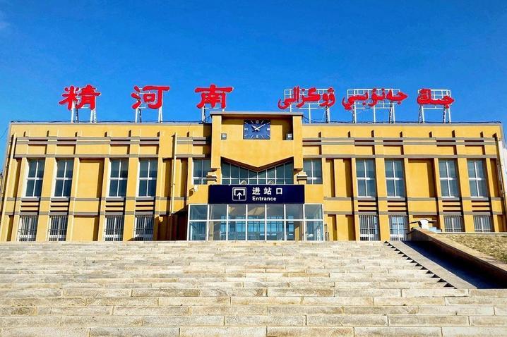 原来沙漠不止一种颜色！坐上火车去围观→