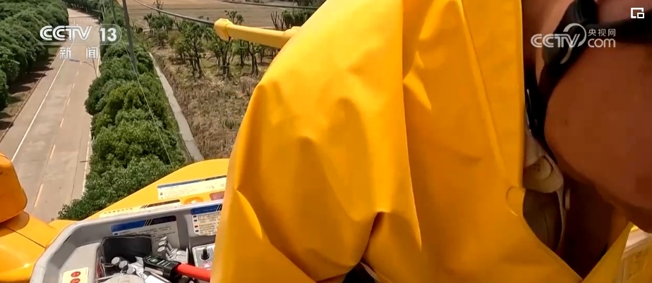 高温下的坚守 | 电力工人用坚守与汗水保障百姓炎炎夏日享受清凉 高温下的坚守 | 电力工人用坚守与汗水保障百姓炎炎夏日享受清凉