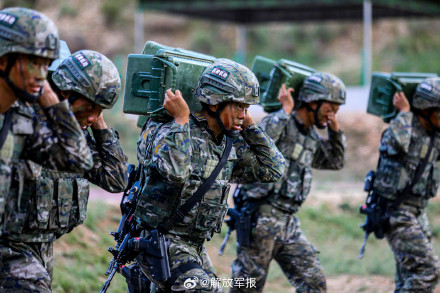 高燃！直击武警特战队员多课目训练现场