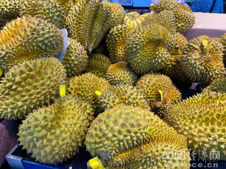 榴莲、荔枝、樱桃、西瓜大降价！水果为啥卖得更便宜了？