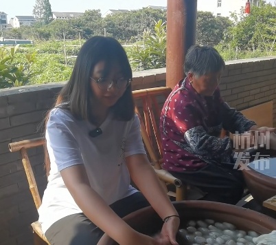 突然爆火!杭州失传50多年的名小吃,被99年的姑娘带火了... 突然爆火!杭州失传50多年的名小吃,被99年的姑娘带火了...