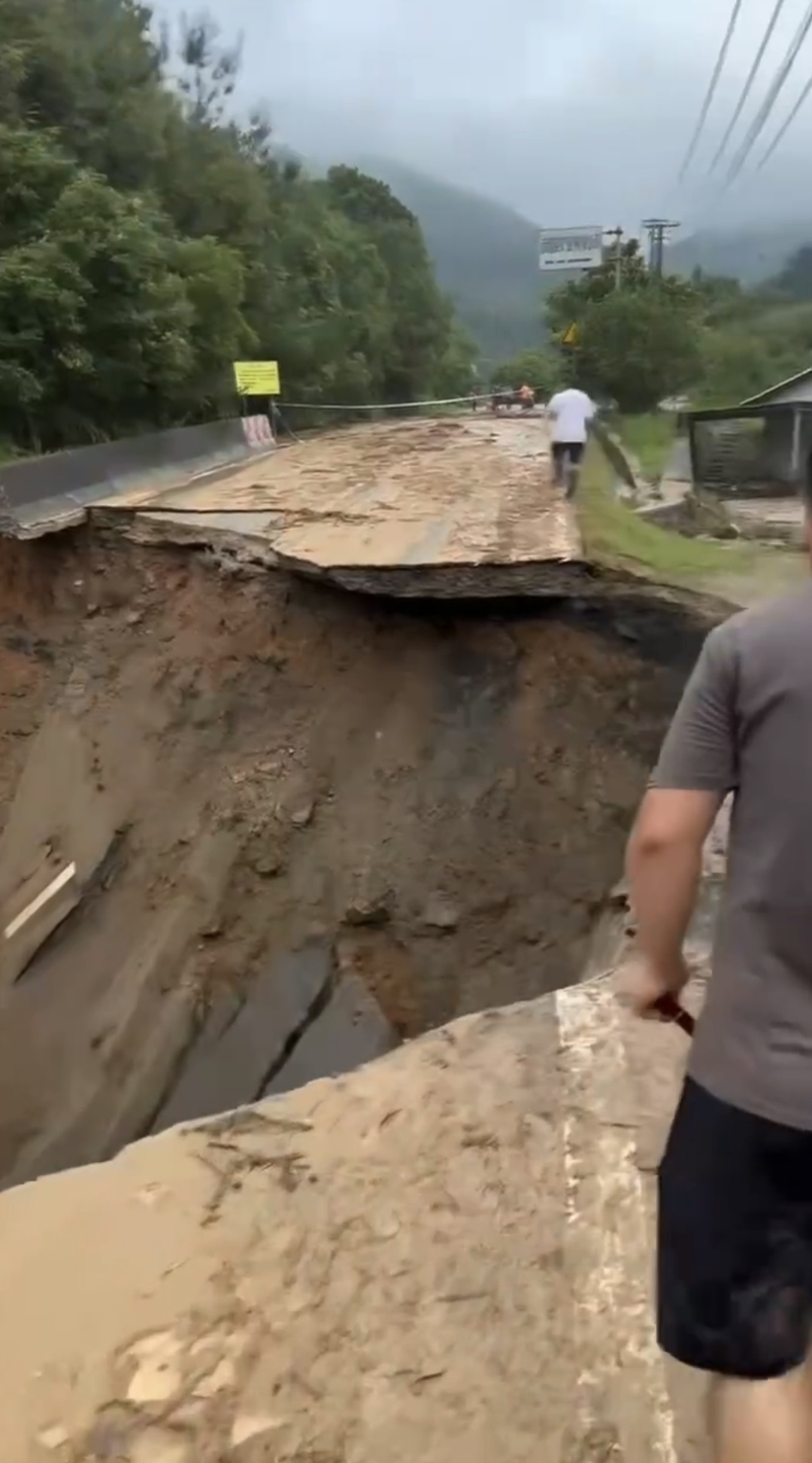 直击梅州水灾：深圳救援力量挺进“孤岛”