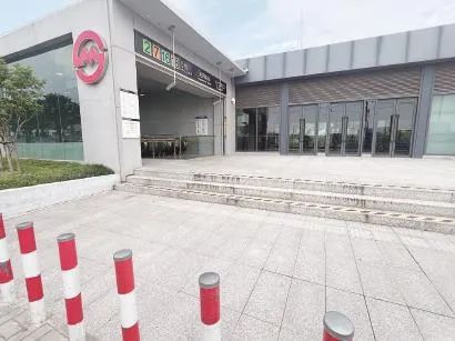 上海老伯无奈：完全看不清！事发这个地铁站，最新回应→