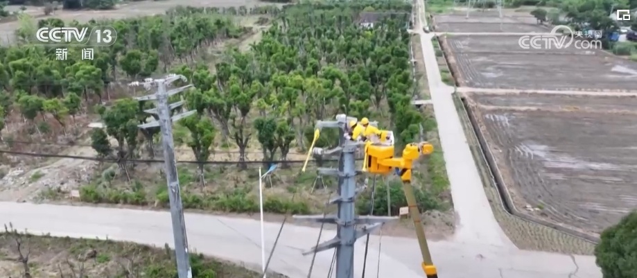 高温下的坚守 | 电力工人用坚守与汗水保障百姓炎炎夏日享受清凉 高温下的坚守 | 电力工人用坚守与汗水保障百姓炎炎夏日享受清凉