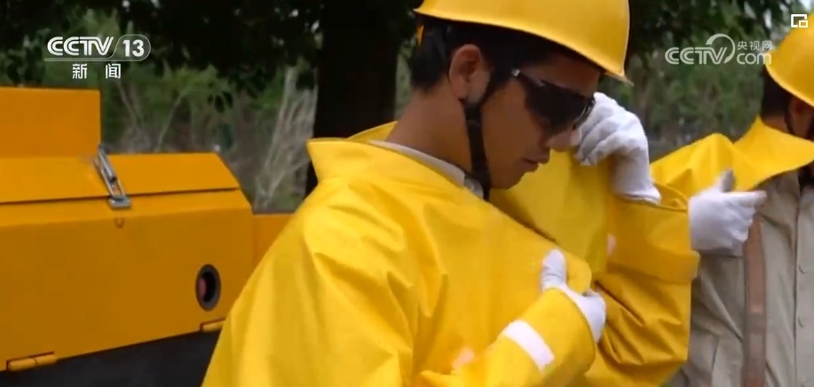 高温下的坚守 | 电力工人用坚守与汗水保障百姓炎炎夏日享受清凉 高温下的坚守 | 电力工人用坚守与汗水保障百姓炎炎夏日享受清凉