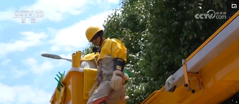 高温下的坚守 | 电力工人用坚守与汗水保障百姓炎炎夏日享受清凉 高温下的坚守 | 电力工人用坚守与汗水保障百姓炎炎夏日享受清凉