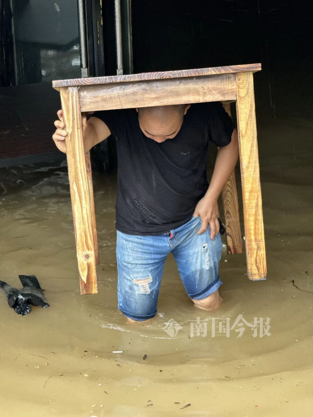 柳州今早出现82.52米洪水！河堤商户开始“搬家”，洪峰水位预计……