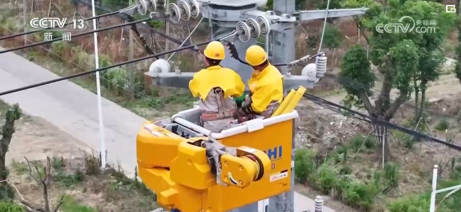 高温下的坚守 | 电力工人用坚守与汗水保障百姓炎炎夏日享受清凉 高温下的坚守 | 电力工人用坚守与汗水保障百姓炎炎夏日享受清凉