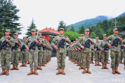 荣耀时刻！西藏新兵授枪仪式写满热血