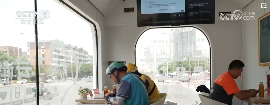 高温“控场”,热!多地细化服务及时保障高温天气下劳动者权益 高温“控场”,热!多地细化服务及时保障高温天气下劳动者权益