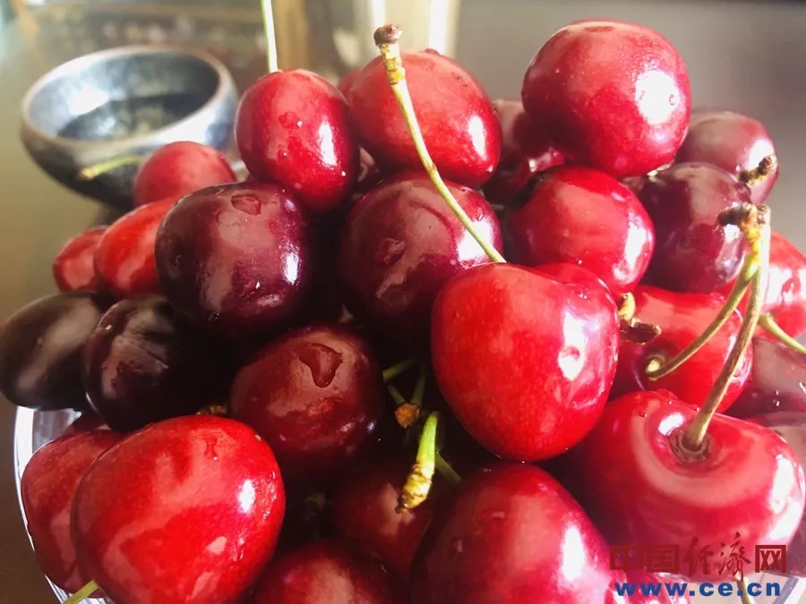 榴莲、荔枝、樱桃、西瓜大降价！水果为啥卖得更便宜了？