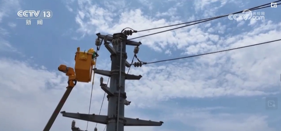 高温下的坚守 | 电力工人用坚守与汗水保障百姓炎炎夏日享受清凉 高温下的坚守 | 电力工人用坚守与汗水保障百姓炎炎夏日享受清凉