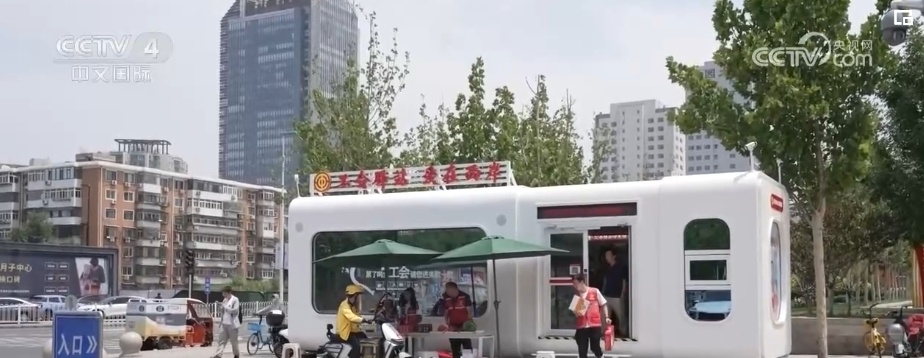 高温“控场”,热!多地细化服务及时保障高温天气下劳动者权益 高温“控场”,热!多地细化服务及时保障高温天气下劳动者权益