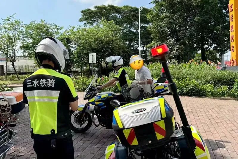 三岁孩童玩剪刀不慎剪断手指！危急时刻……