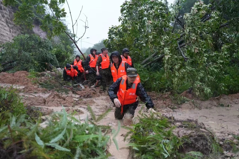 迎战广东强降雨 子弟兵紧急支援 迎战广东强降雨 子弟兵紧急支援