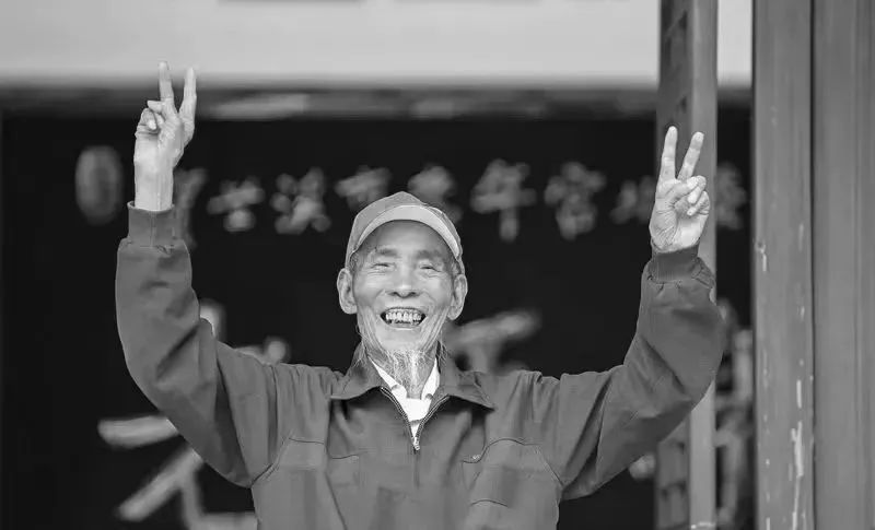 送别！他走了，曾一根皮带用近20年 却捐了1500万