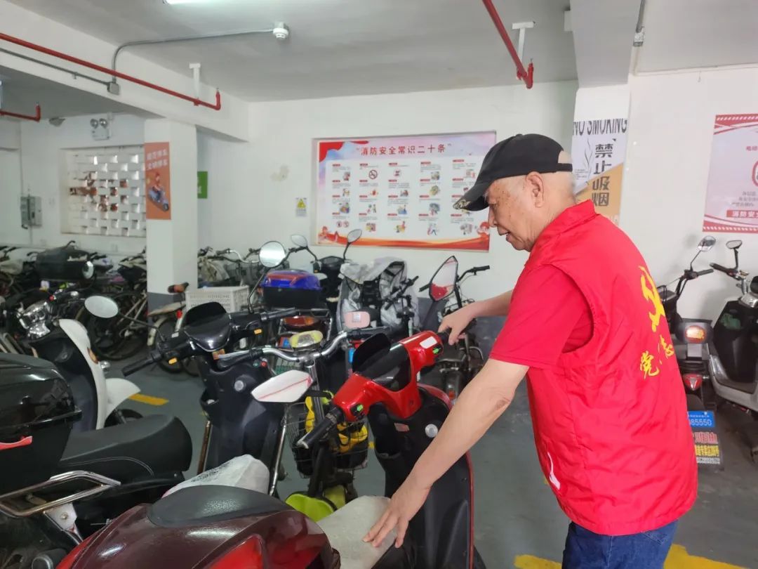 不上楼不拉线,电动自行车怎样充上安全电?上海各区开始认真整活 不上楼不拉线,电动自行车怎样充上安全电?上海各区开始认真整活