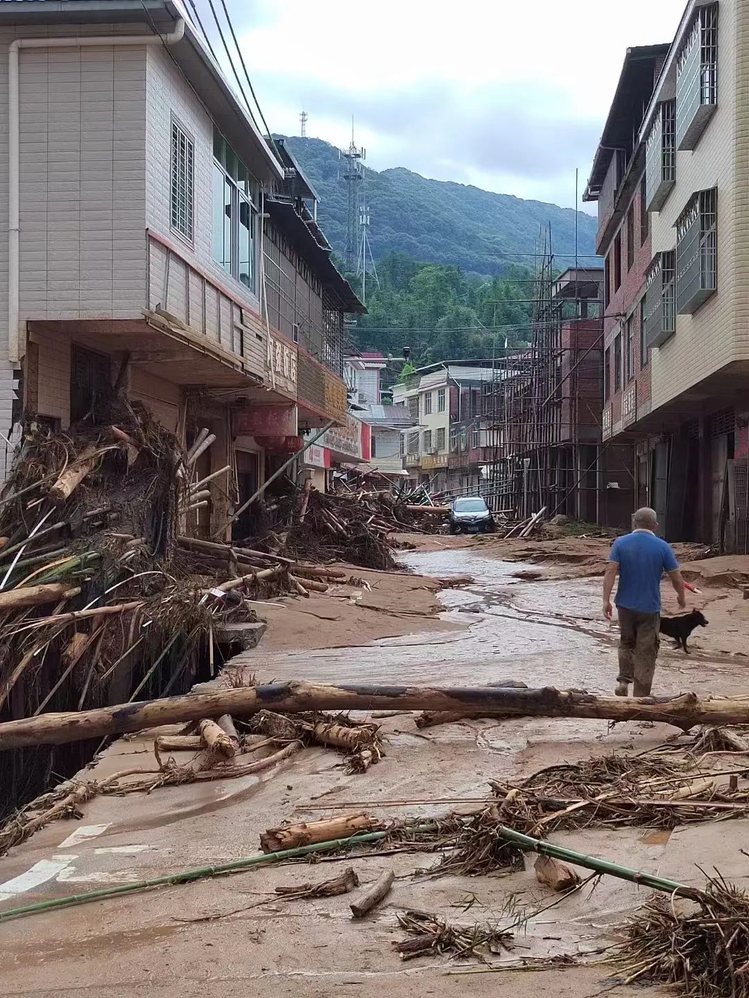 直击梅州水灾：深圳救援力量挺进“孤岛”