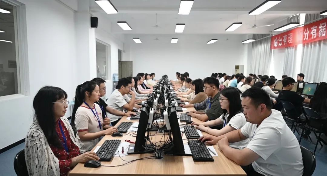 “给分有理，扣分有据” 和记者一起去看河南高考评卷现场→