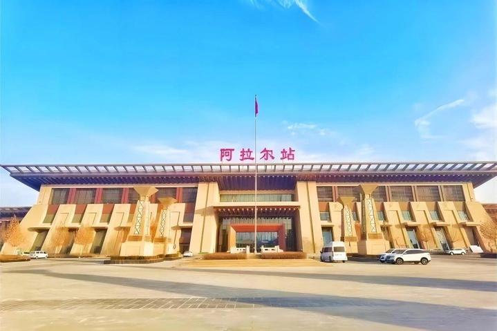 原来沙漠不止一种颜色！坐上火车去围观→