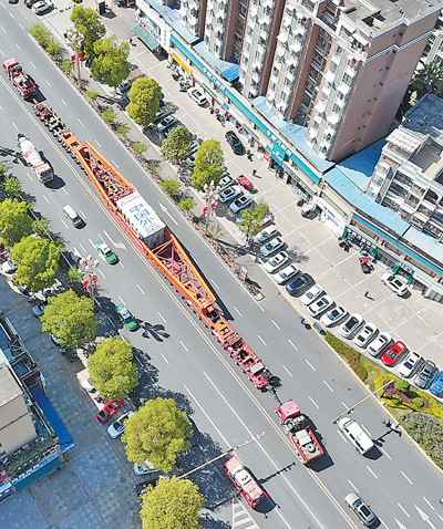 大型设备如何奔赴建设一线?记者探访→ 大型设备如何奔赴建设一线?记者探访→