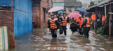 福建南平暴雨，武警官兵紧急驰援