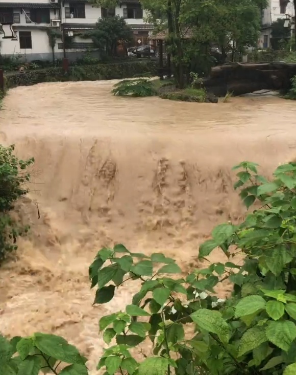 停运!暂停!杭州紧急预警,全市有大雨,局部大暴雨!这两天出门千万注意 停运!暂停!杭州紧急预警,全市有大雨,局部大暴雨!这两天出门千万注意