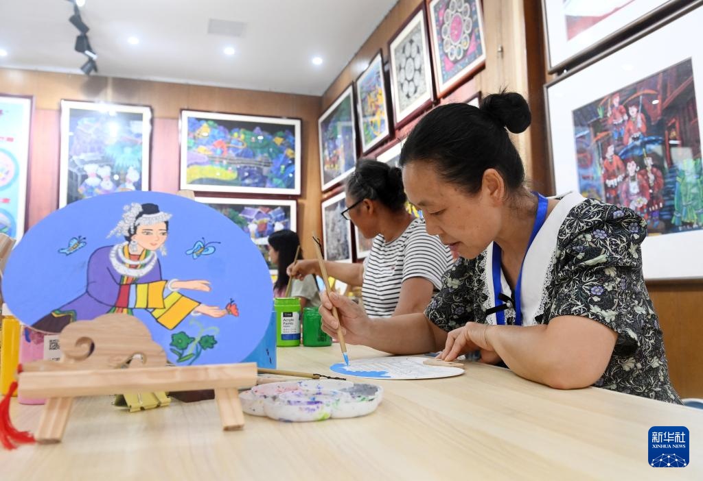 广西三江：侗族农民画  描绘生活美