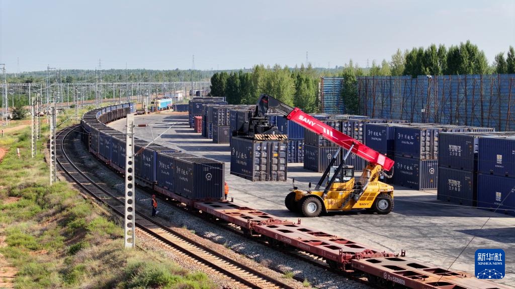 内蒙古兰炭专列铁海联运首发 内蒙古兰炭专列铁海联运首发