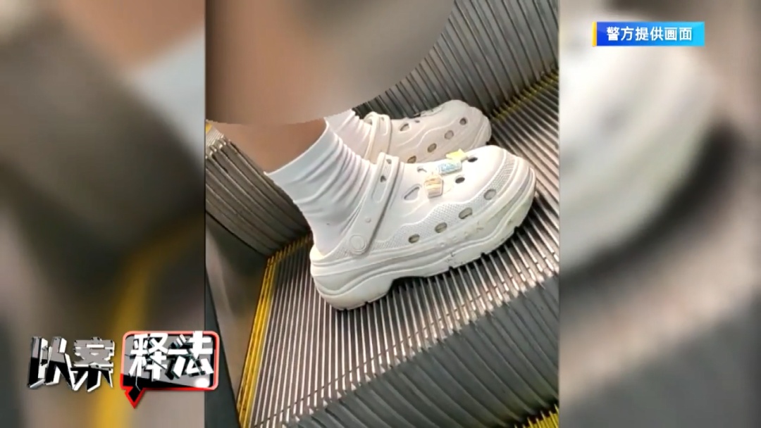 手机偷拍女性裙底 男子被拘留！