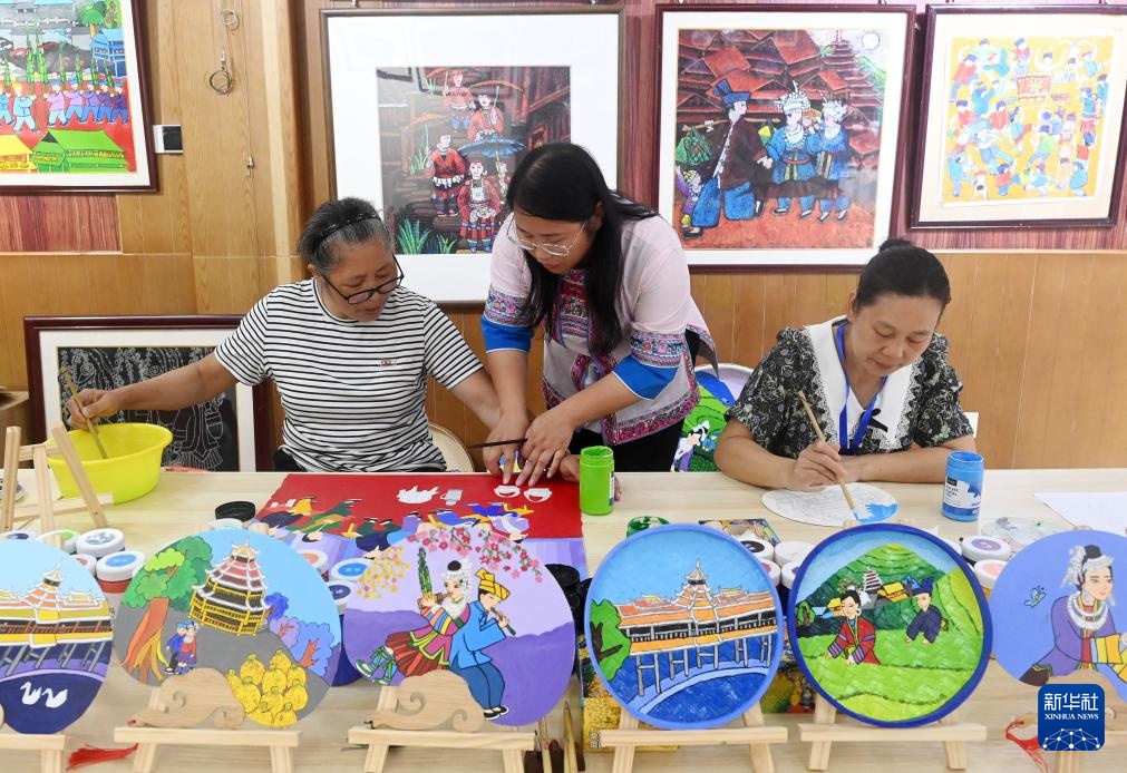 广西三江：侗族农民画  描绘生活美