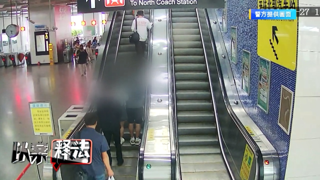 手机偷拍女性裙底 男子被拘留！