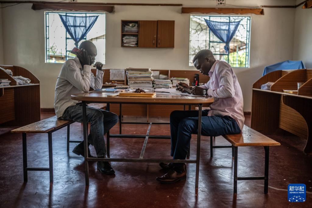 传递希望的难民营女子学校 传递希望的难民营女子学校