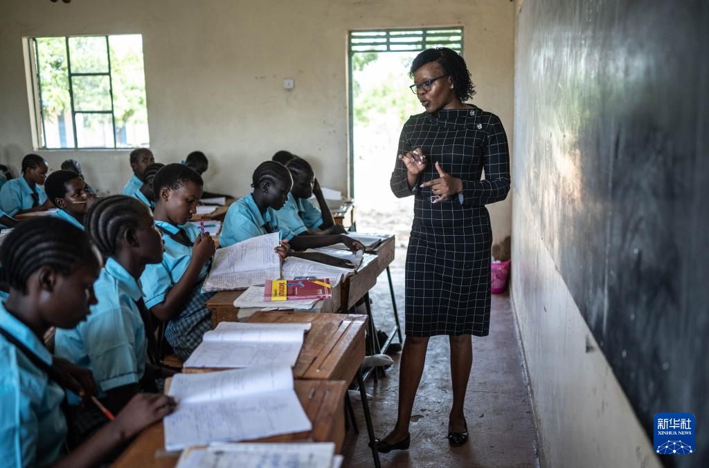 传递希望的难民营女子学校 传递希望的难民营女子学校