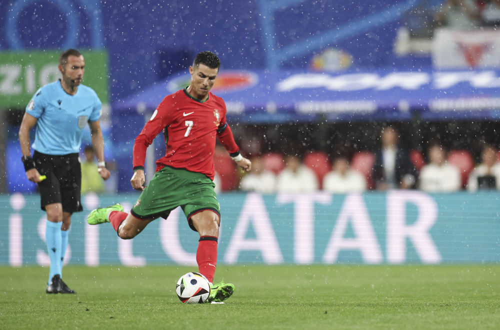 欧锦赛 | 20年后 C罗还是那个少年